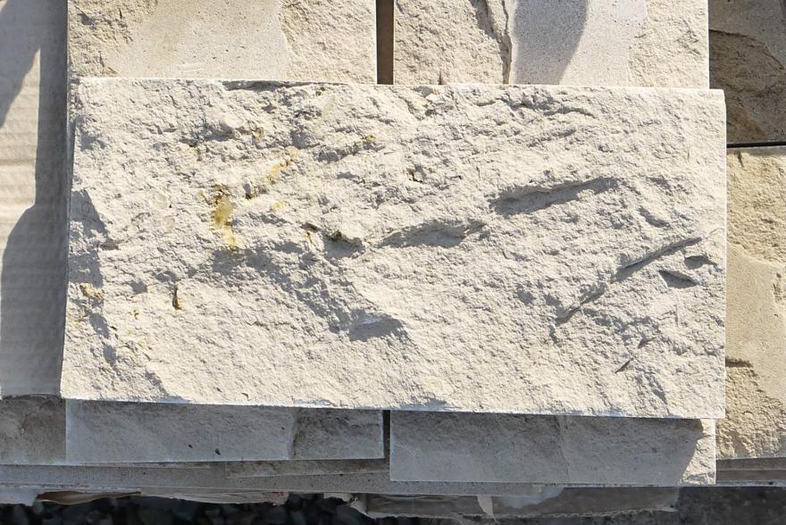 Фасадная плитка из известняка - Известняк со сколом